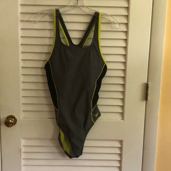 Speedo Women’s 10, EUC, Padded Cups - Picture 2 of 4